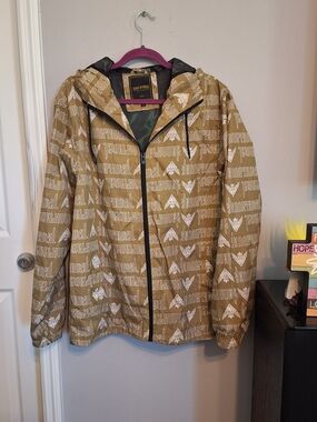 Jewel House Lightweight Hooded Windbreaker Jacket in Tan & White